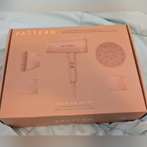 NIB Pattern Blow Dryer With Attachments
